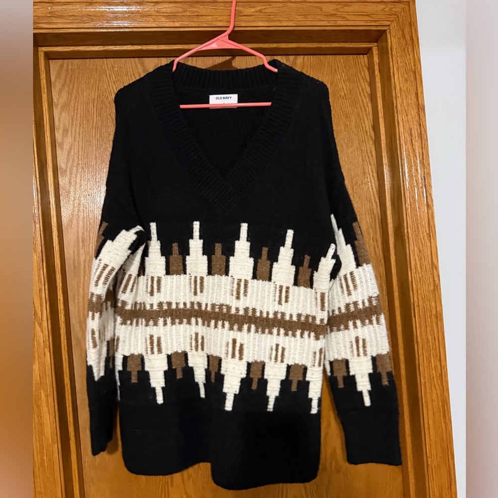 Old Navy Black and Cream V-Neck Sweater with Geometric Pattern
